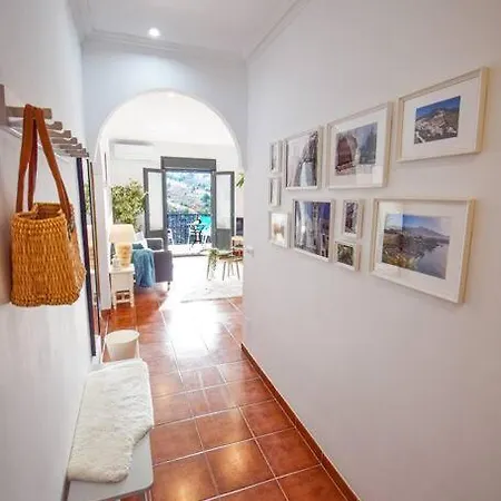 Apartment Balcon De Frigiliana: Modern Pool Retreat With Parking *