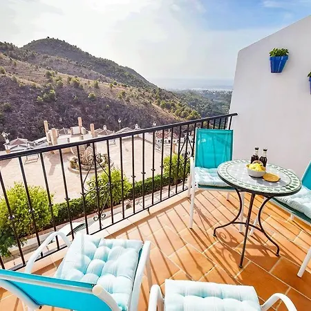 Balcon De Frigiliana: Modern Pool Retreat With Parking Apartment