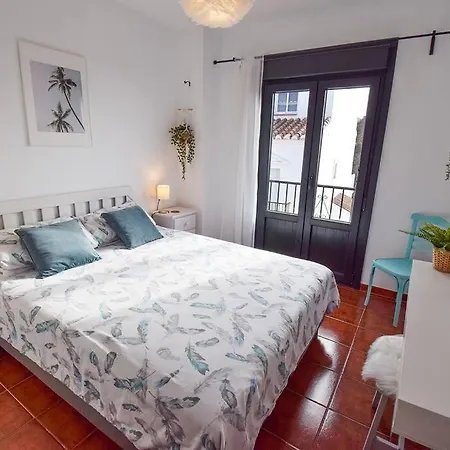 Apartment Balcon De Frigiliana: Modern Pool Retreat With Parking Frigiliana