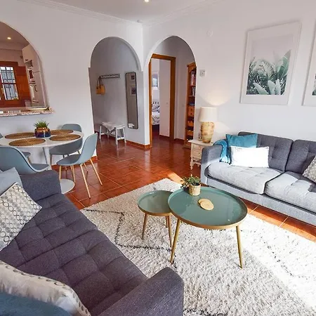 Apartment Balcon De Frigiliana: Modern Pool Retreat With Parking *