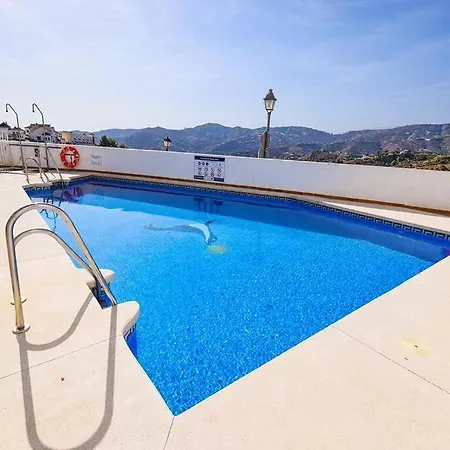 Apartment Balcon De Frigiliana: Modern Pool Retreat With Parking *