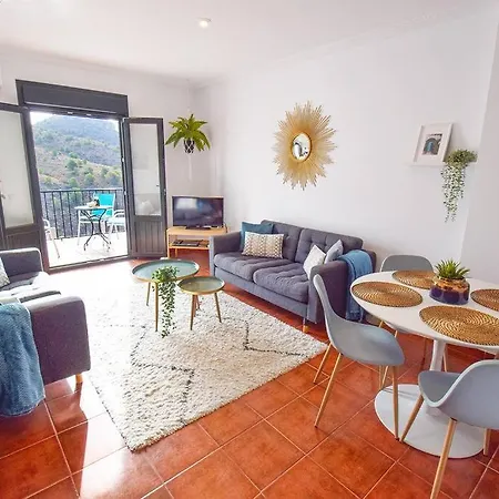 Balcon De Frigiliana: Modern Pool Retreat With Parking * Frigiliana
