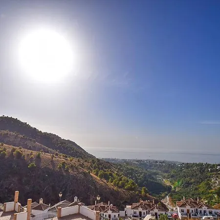 Balcon De Frigiliana: Modern Pool Retreat With Parking *